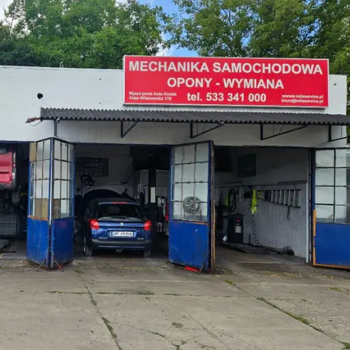 Budynek warsztatu Auto Centrum Mila Service w Warszawie