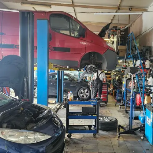 Hala warsztatu Auto Centrum Mila Service w Warszawie